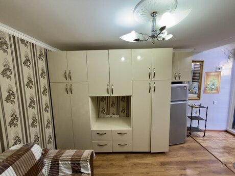 1 otaqlı köhnə tikili - Nizami m. - 14 m²