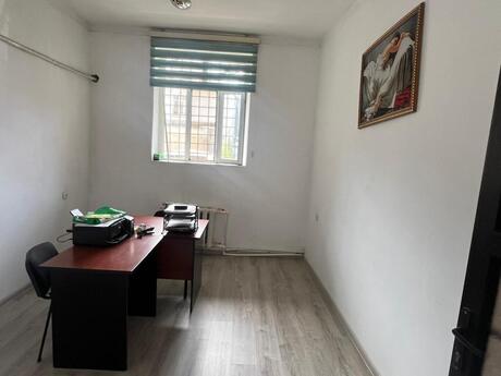 3 otaqlı köhnə tikili - Bakıxanov q. - 90 m²