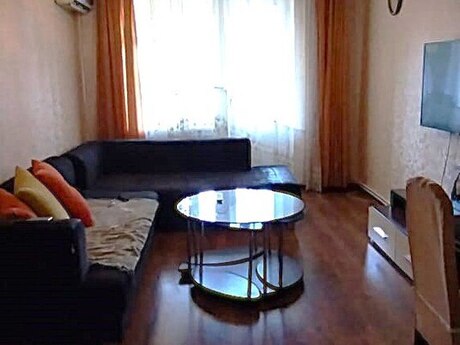 3 otaqlı köhnə tikili - Elmlər Akademiyası m. - 75 m²