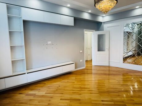 3-комн. новостройка - м. Насими - 118 м²