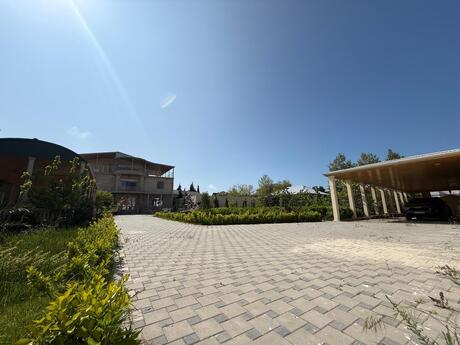 8 otaqlı həyət evi/bağ evi - Novxanı q. - 1100 m²