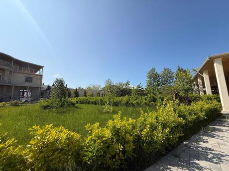 8 otaqlı həyət evi/bağ evi - Novxanı q. - 1100 m²