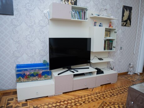 5 otaqlı köhnə tikili - Azadlıq Prospekti m. - 125 m²