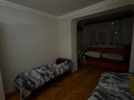 3 otaqlı köhnə tikili - Elmlər Akademiyası m. - 63 m²