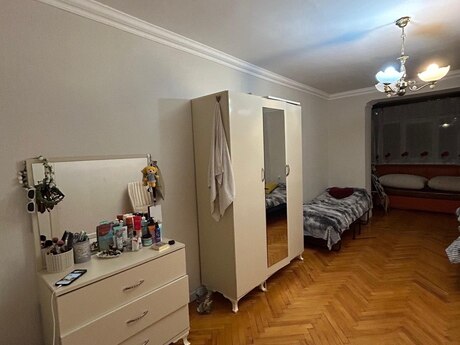 3 otaqlı köhnə tikili - Elmlər Akademiyası m. - 63 m²