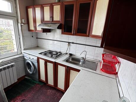 3 otaqlı köhnə tikili - Azadlıq Prospekti m. - 80 m²