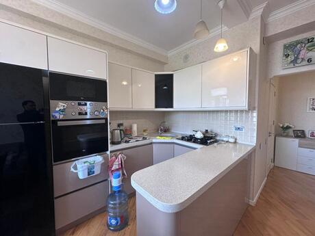 2 otaqlı yeni tikili - İnşaatçılar m. - 82 m²