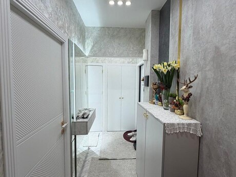 2 otaqlı köhnə tikili - Massiv A q. - 65 m²