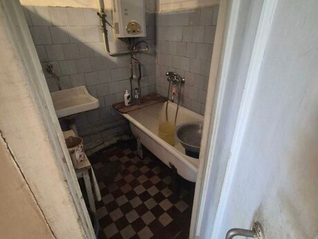 2 otaqlı köhnə tikili - Həzi Aslanov m. - 60 m²