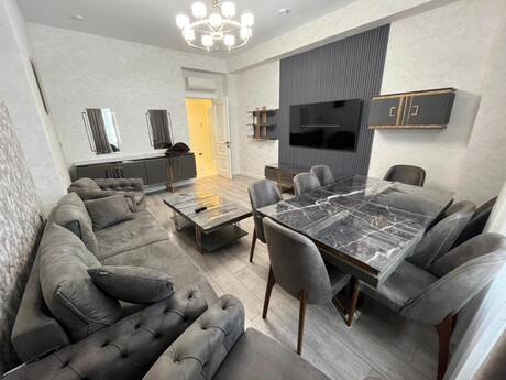 4 otaqlı yeni tikili - Ağ şəhər q. - 140 m²
