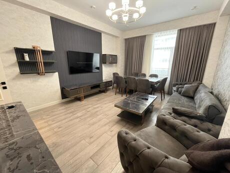 4 otaqlı yeni tikili - Ağ şəhər q. - 140 m²