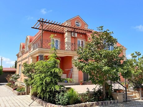 7 otaqlı həyət evi/bağ evi - Buzovna q. - 600 m²