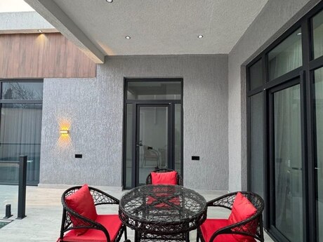 4 otaqlı həyət evi/bağ evi - Mərdəkan q. - 200 m²