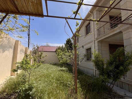 6 otaqlı həyət evi/bağ evi - Novxanı q. - 260 m²