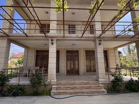 6 otaqlı həyət evi/bağ evi - Novxanı q. - 260 m²