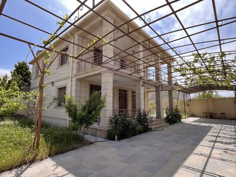 6 otaqlı həyət evi/bağ evi - Novxanı q. - 260 m²