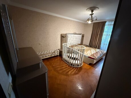 3 otaqlı köhnə tikili - İnşaatçılar m. - 80 m²