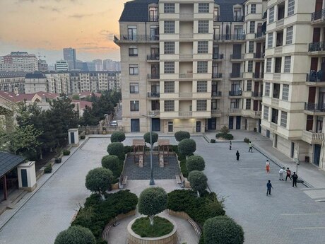 3 otaqlı yeni tikili - Ağ şəhər q. - 130 m²