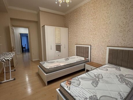 3 otaqlı yeni tikili - Ağ şəhər q. - 130 m²