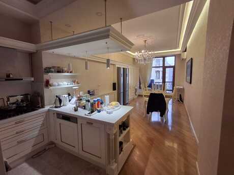 5 otaqlı yeni tikili - 28 May m. - 650 m²