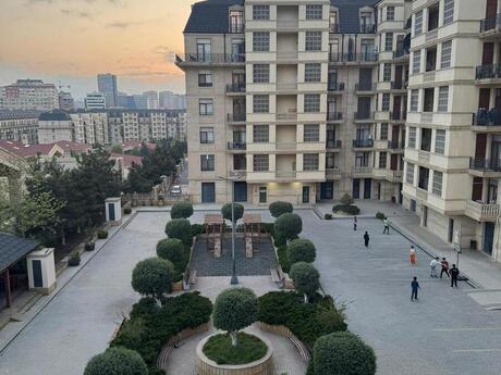 3 otaqlı yeni tikili - Ağ şəhər q. - 128 m²
