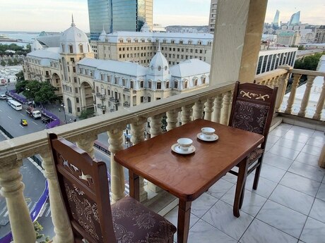 2 otaqlı köhnə tikili - 28 May m. - 75 m²