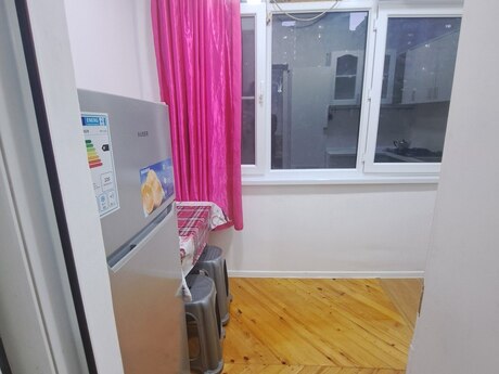2 otaqlı köhnə tikili - İnşaatçılar m. - 50 m²