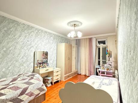 3 otaqlı köhnə tikili - Azadlıq Prospekti m. - 92 m²