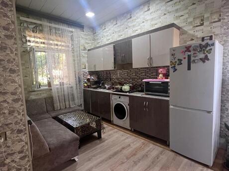 8 otaqlı həyət evi/bağ evi - Qaraçuxur q. - 141 m²