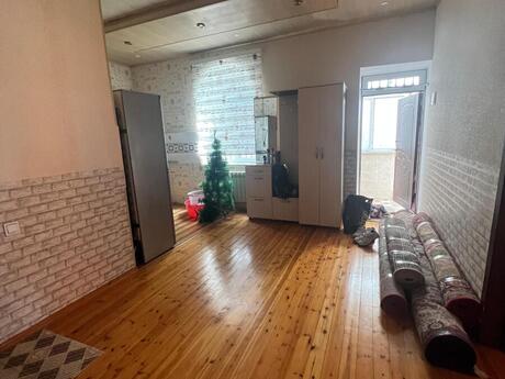 8 otaqlı həyət evi/bağ evi - Qaraçuxur q. - 141 m²