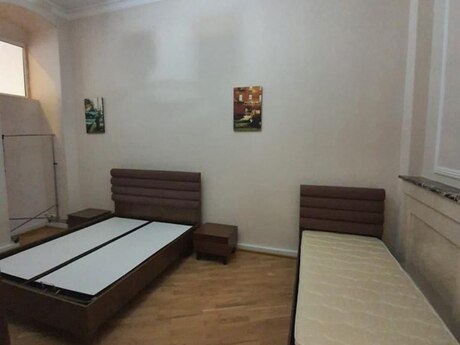 4 otaqlı köhnə tikili - 28 May m. - 200 m²