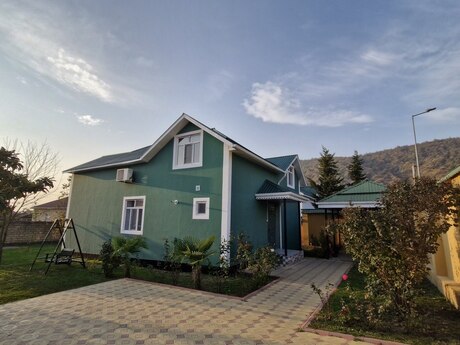 6 otaqlı həyət evi/bağ evi - Qəbələ - 200 m²