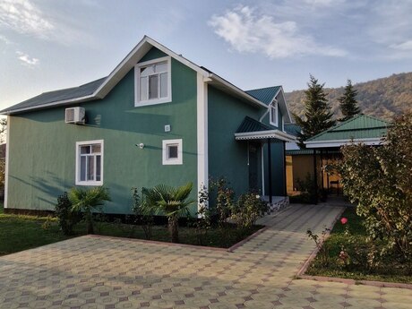 6 otaqlı həyət evi/bağ evi - Qəbələ - 200 m²