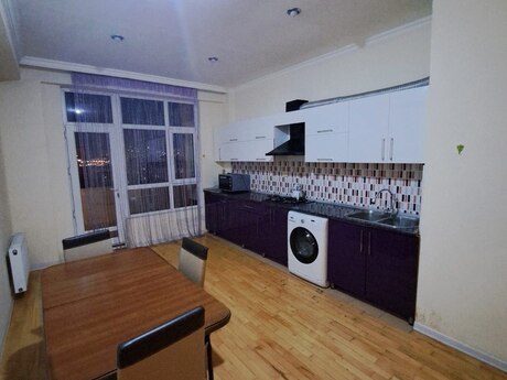 3 otaqlı yeni tikili - 8 Noyabr m. - 130 m²
