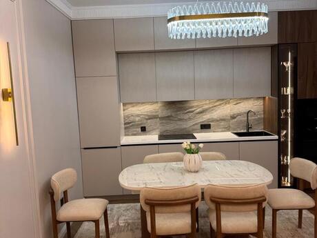 3-комн. новостройка - м. 8 ноября - 110 м²