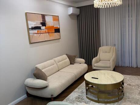 3-комн. новостройка - м. 8 ноября - 110 м²