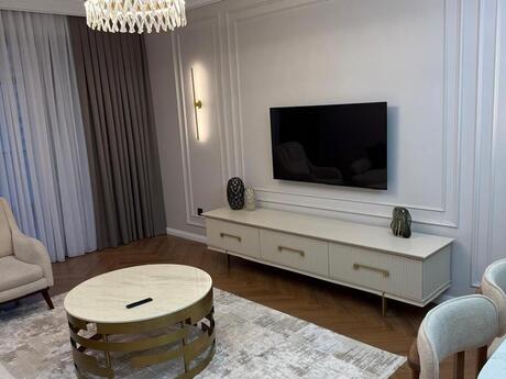 3-комн. новостройка - м. 8 ноября - 110 м²