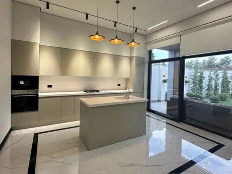 5 otaqlı həyət evi/bağ evi - Mərdəkan q. - 350 m²