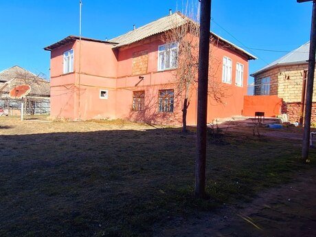 4 otaqlı həyət evi/bağ evi - Qəbələ - 180 m²