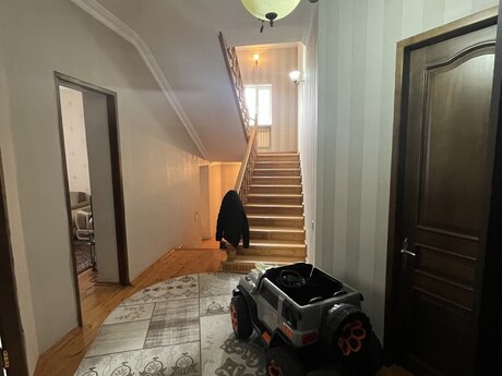 8 otaqlı həyət evi/bağ evi - Xocəsən m. - 300 m²