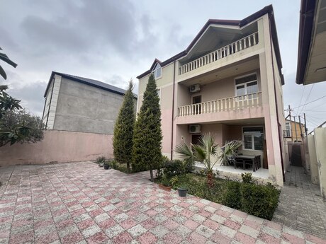 8 otaqlı həyət evi/bağ evi - Xocəsən m. - 300 m²