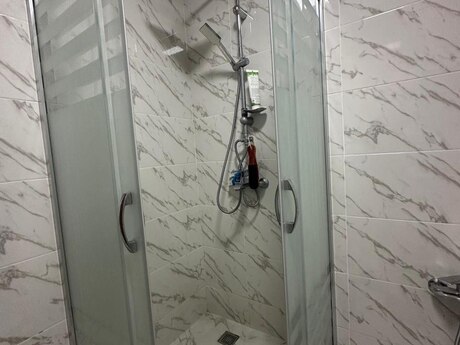2-комн. новостройка - м. 28 мая - 90 м²
