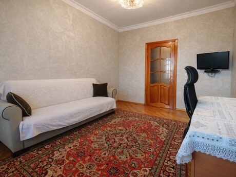 4 otaqlı köhnə tikili - Azadlıq Prospekti m. - 100 m²