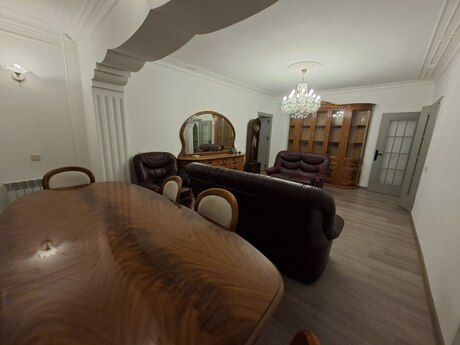 3 otaqlı köhnə tikili - Nəriman Nərimanov m. - 90 m²