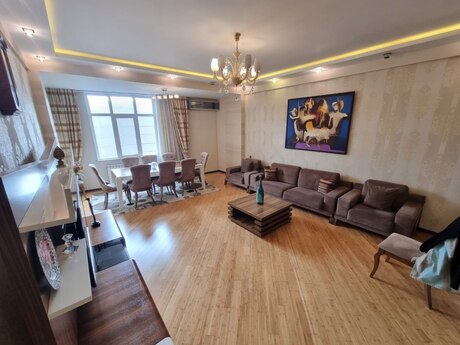 Elan №6104333 - Bakı, Şah İsmayıl Xətai m., 4 otaqlı, 190 m², 3/17 mərtəbə