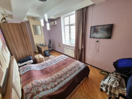 4 otaqlı yeni tikili - Şah İsmayıl Xətai m. - 190 m²