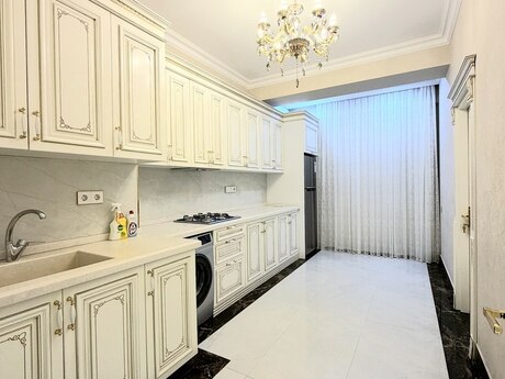 3 otaqlı yeni tikili - Bakıxanov q. - 110 m²