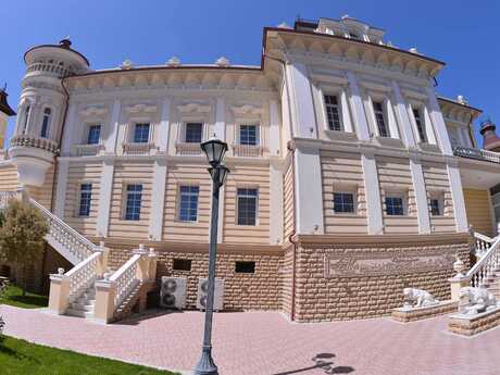 7 otaqlı həyət evi/bağ evi - 8 Noyabr m. - 1500 m²
