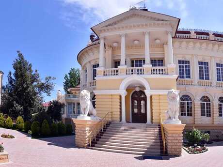 7 otaqlı həyət evi/bağ evi - 8 Noyabr m. - 1500 m²