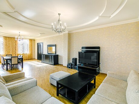 9 otaqlı həyət evi/bağ evi - Badamdar q. - 500 m²